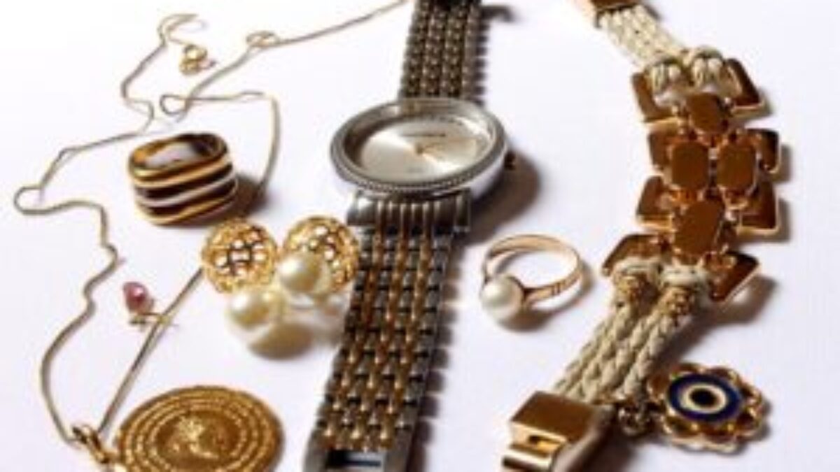 Smykker på afbetaling | Køb og ure med faktura online her →