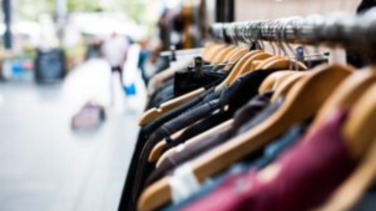 Tøj på afbetaling | Køb modetøj med her - mere end 20 butikker →